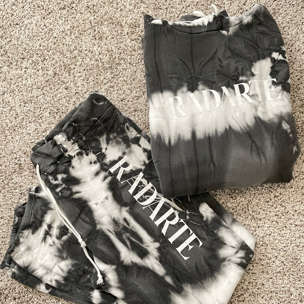 Radarte hoodie and sweat set